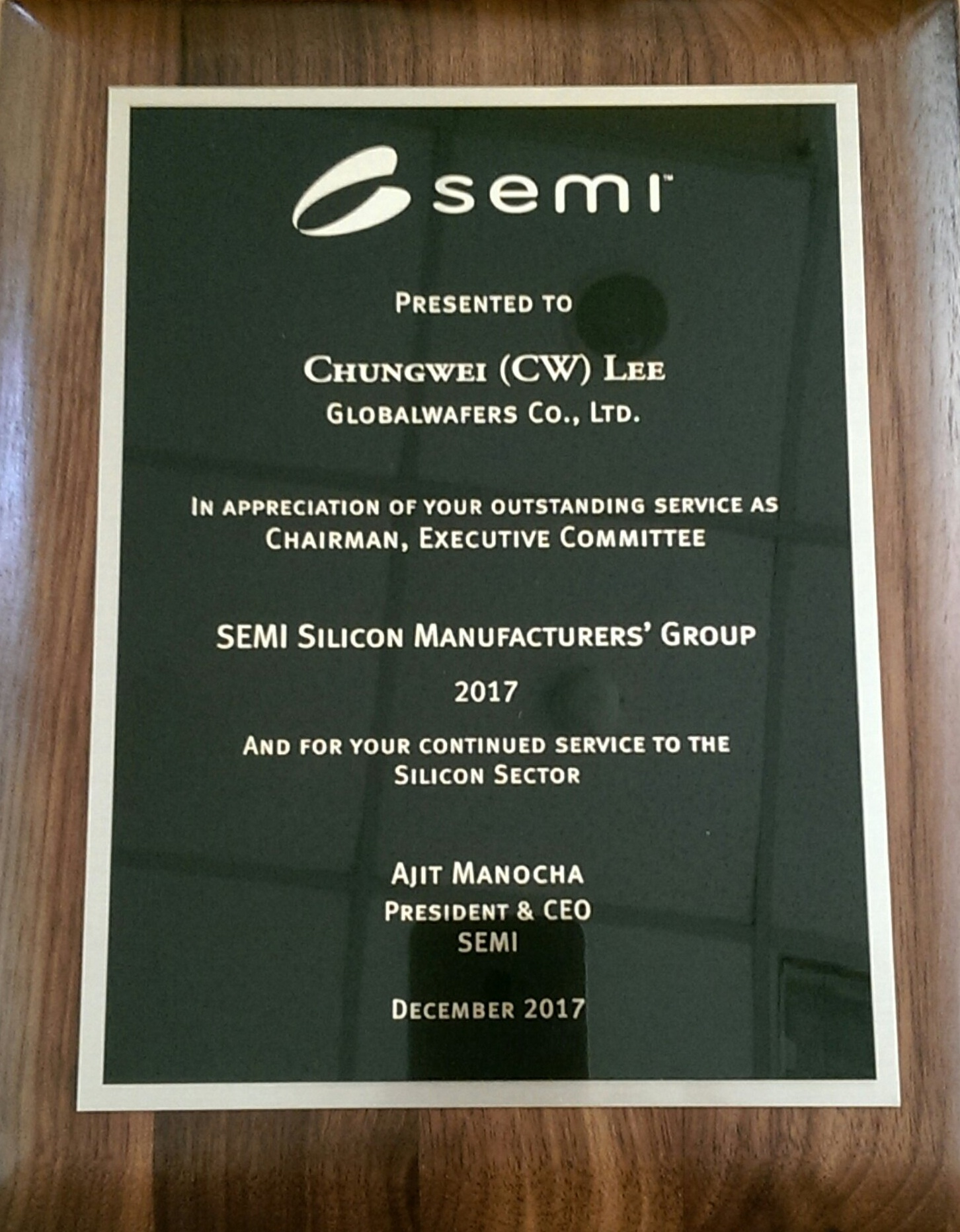 Read more about the article 2017/12 李崇偉副總榮獲SEMI協會頒發卓越表現感謝狀